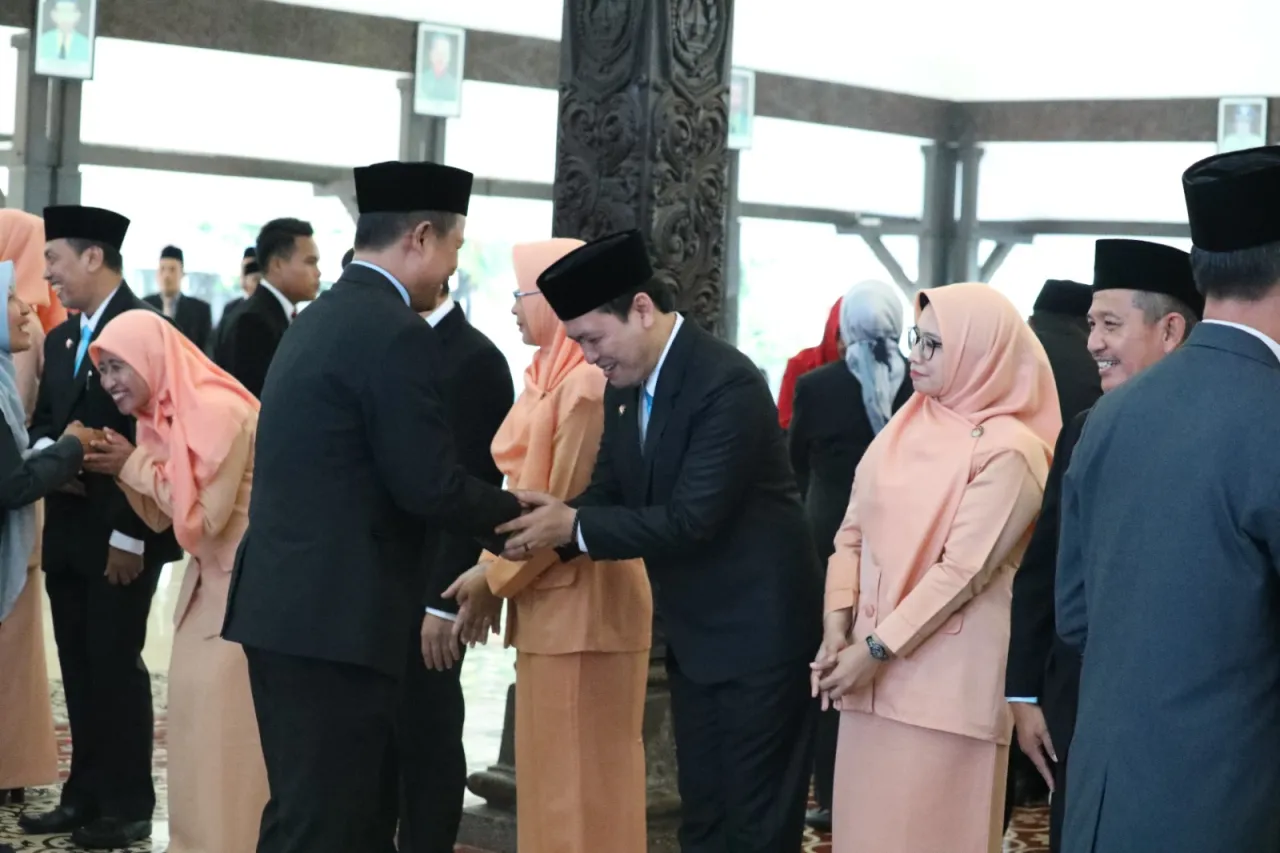 Tujuh Kepala Dinas di Lumajang Dilantik di Pendopo Arya Wiraraja