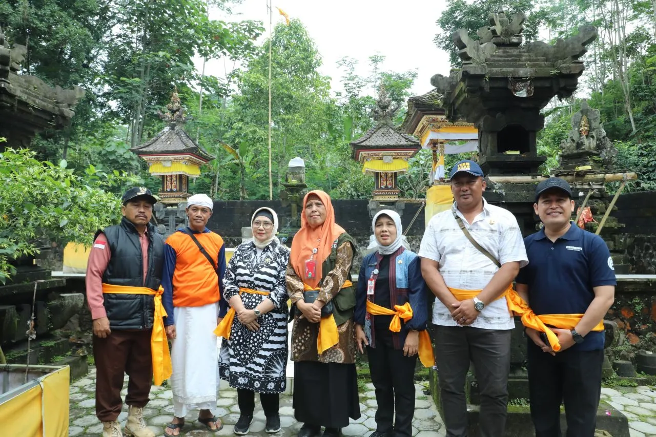 Pemkab Lumajang Tinjau Progres Pembangunan Jalan Menuju Pura Patirtan Watu Klosot