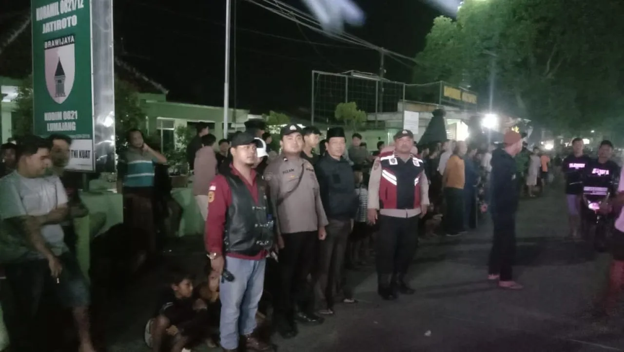 Polsek Jatiroto Amankan Lomba Lari 100 Meter Jelang Sahur, Ramadhan Semakin Semarak