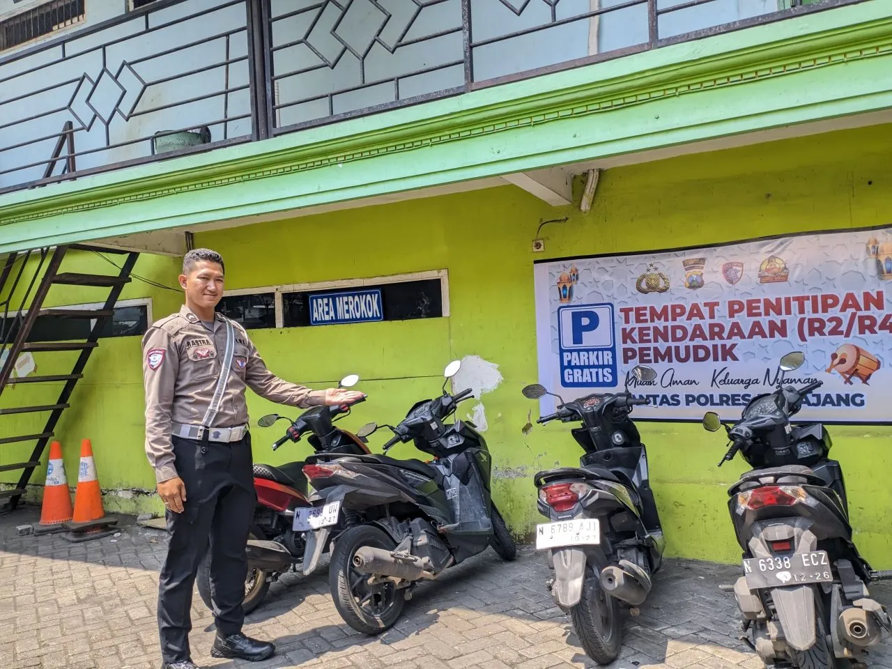 Polres Lumajang Sediakan Layanan Penitipan Kendaraan Gratis bagi Pemudik