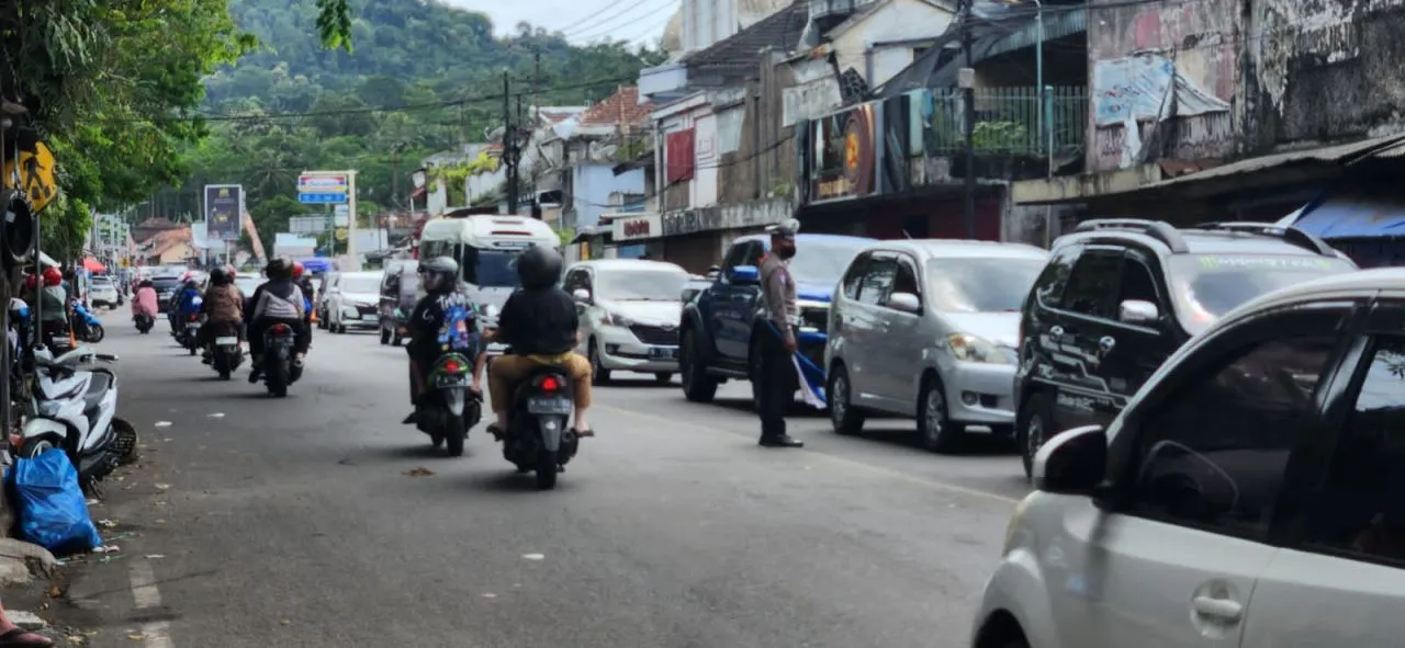 Antisipasi Kemacetan dan Kecelakaan Jelang Lebaran, Satlantas Polres Lumajang Intensifkan Patroli