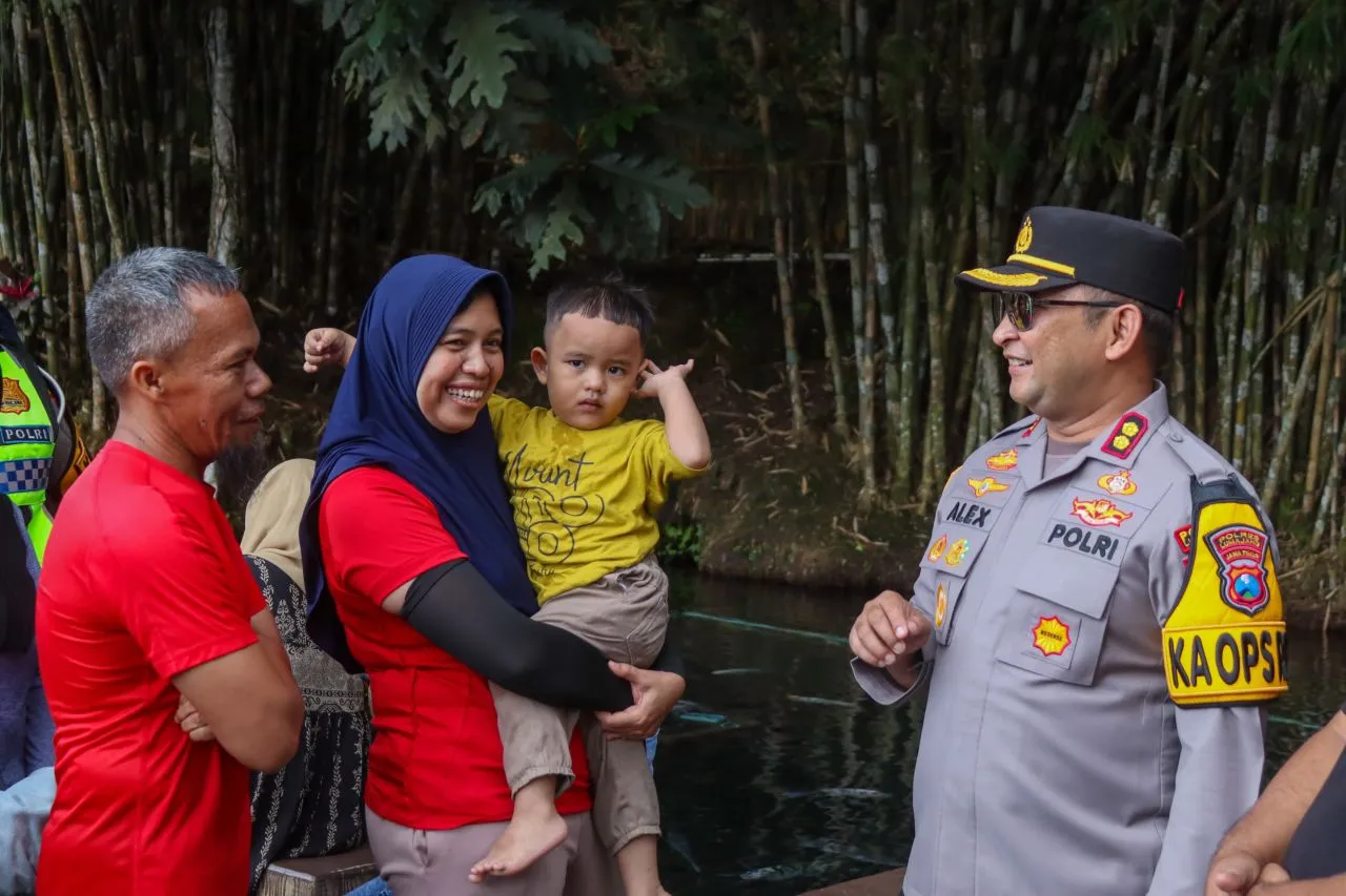 Kapolres Lumajang Tinjau Pemandian Tirtosari, Pastikan Keamanan Wisatawan Jelang Libur Lebaran