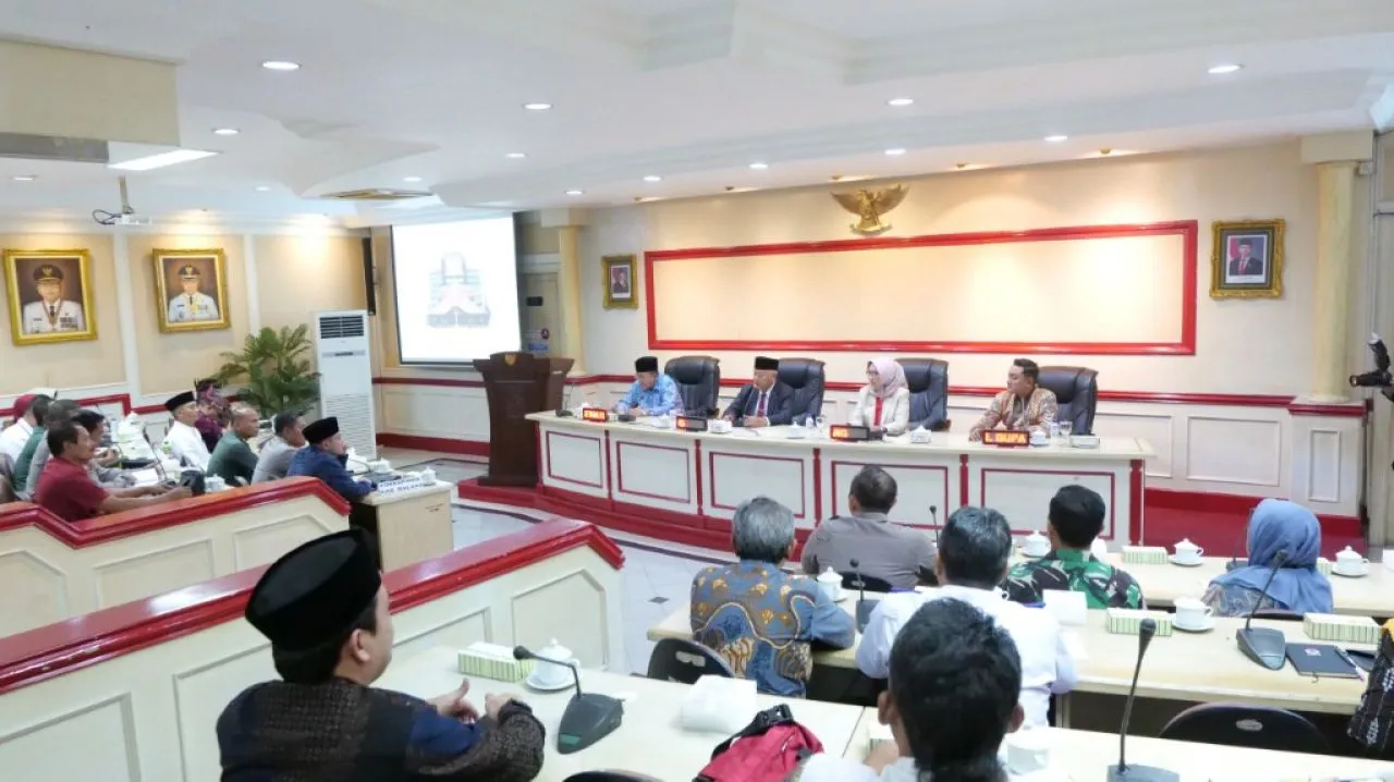 Duel Bupati di Perbatasan Berakhir Damai: Tumpak Sewu Jadi Simbol Kolaborasi