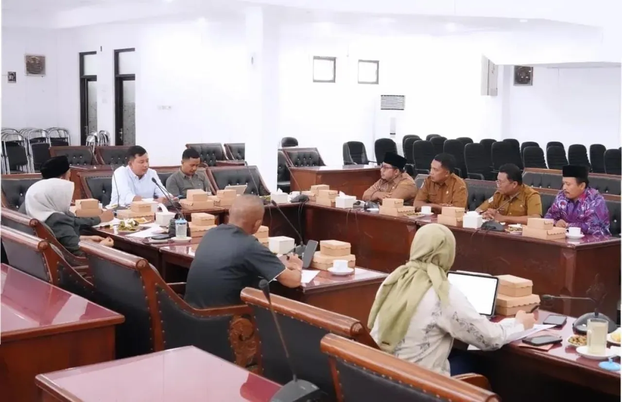 Komisi A DPRD dan PPDI Lumajang Audiensi Bahas Isu Tentang Perangkat Desa
