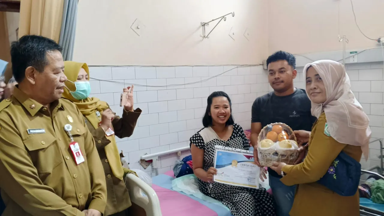 Bayi Lahir Pada Harganas 29 Juni di Lumajang Diberi Sertifikat dari Kementrian BKKBN