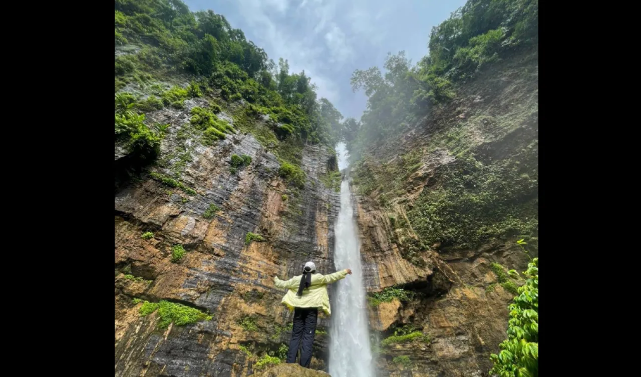 Air Terjun Kapas Biru, Destinasi Wisata Alam Favorit Wisatawan di Kaki Gunung Semeru Lumajang