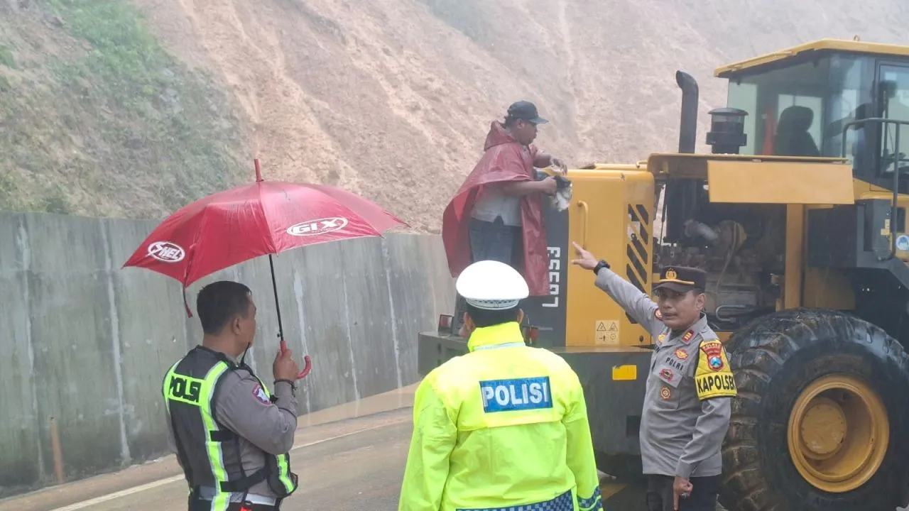 Longsor di Jalur Piket Nol, Satlantas Polres Lumajang Terapkan Sistem Buka-Tutup Jalur