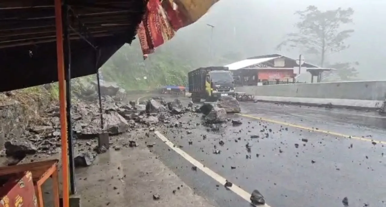 Longsor Timbun Jalur Piket Nol Lumajang, Akses Lumajang–Malang Lumpuh Sementara