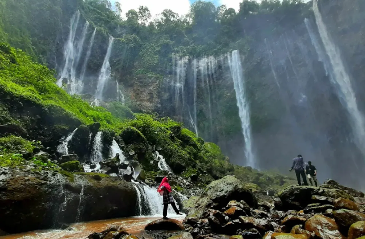 Liburan ke Air Terjun Tumpak Sewu, Destinasi Wisata Populer di Perbatasan Malang dan Lumajang