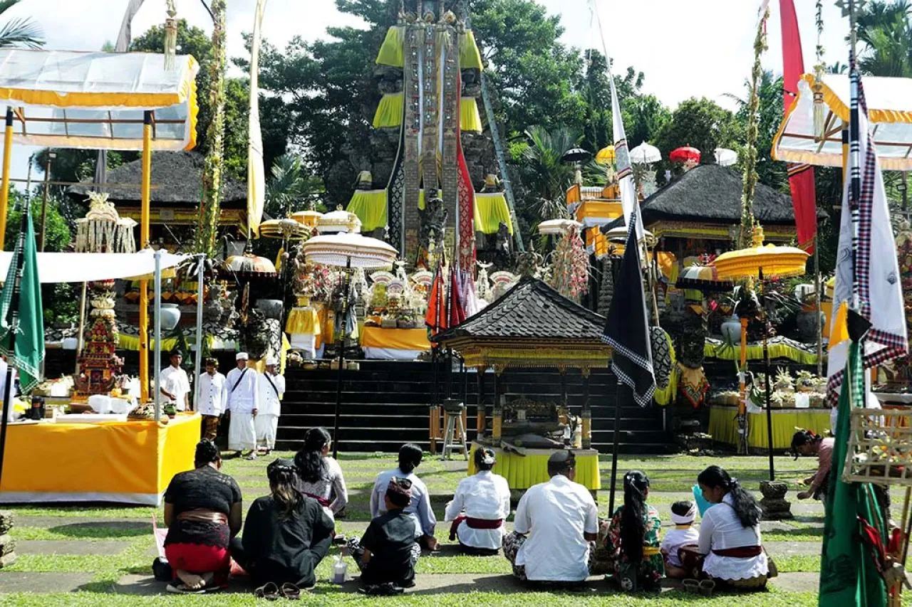 Ribuan Umat Hindu Gelar Puja Wali Krama di Pura MGSA Lumajang