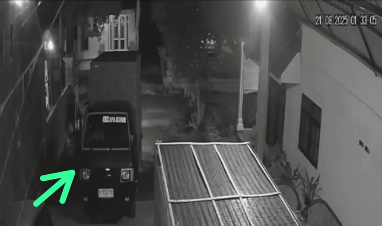 Terekam CCTV, Kompolotan Maling Curi Mobil Pickup Milik Pengusaha Ayam Potong di Kunir Lumajang