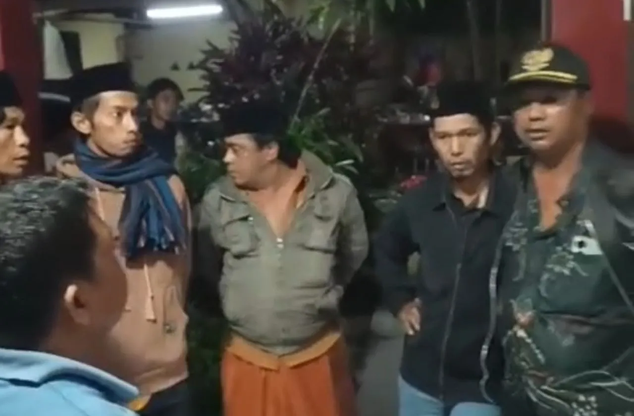 Diduga Memeras Kepala Desa, Tiga Oknum LSM Diciduk Polisi di Lumajang