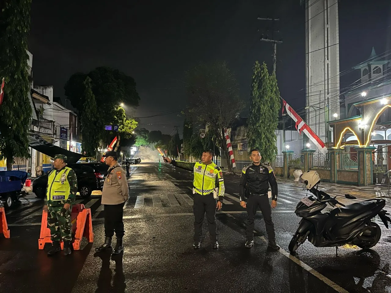 Simpang 4 ST Lumajang Ditutup Sementara, Warga Heboh Gara-Gara Suting Film Lastri