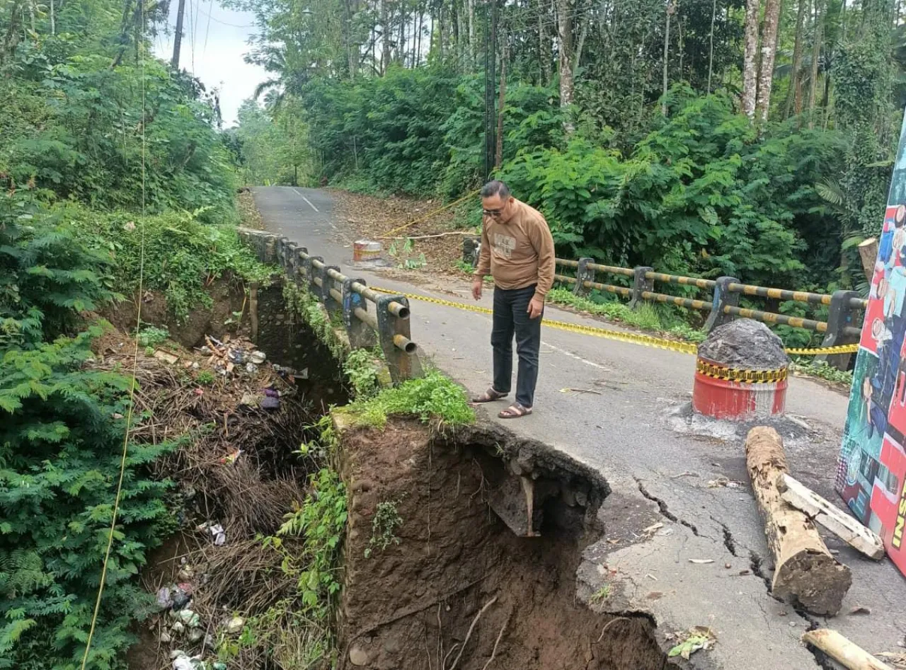 Jembatan Kandangtepus Senduro Putus, Anggota DPRD Lumajang Angkat Bicara