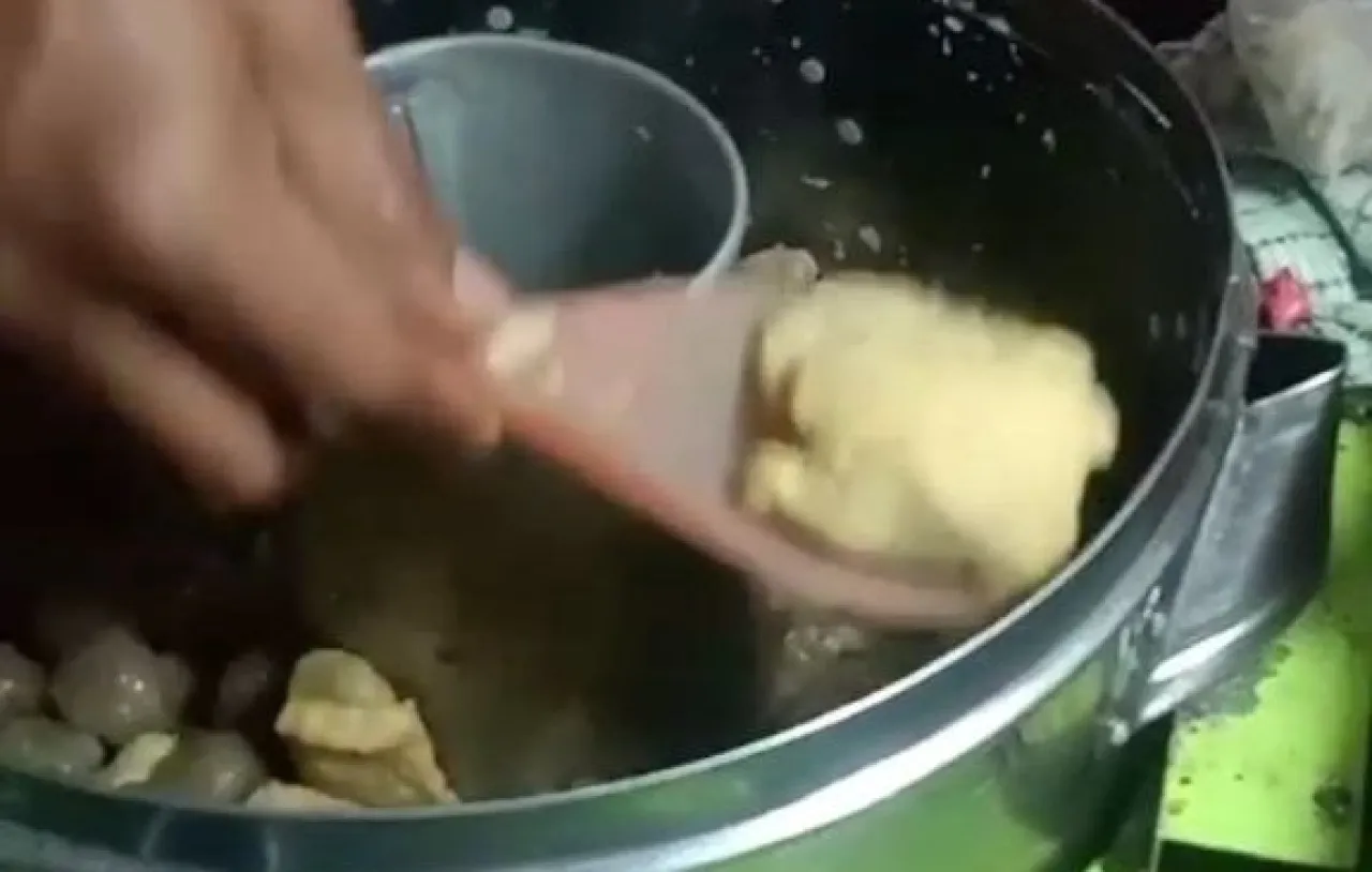 Cilot Pak Bawi, Jajanan Murah Meriah yang Setia Menemani Warga Lumajang hingga Tengah Malam