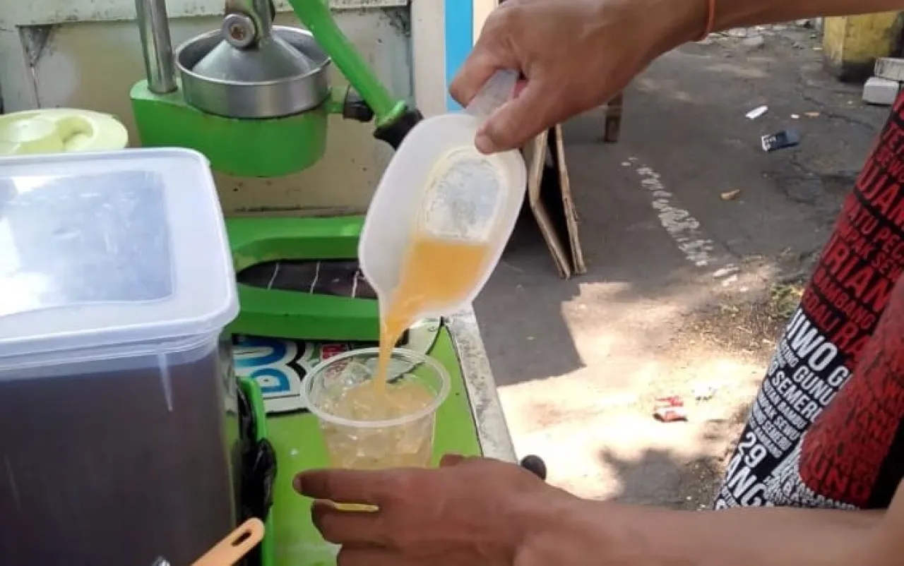 Es Jeruk Bunda, Segarnya Pelepas Dahaga di Tengah Kota Lumajang