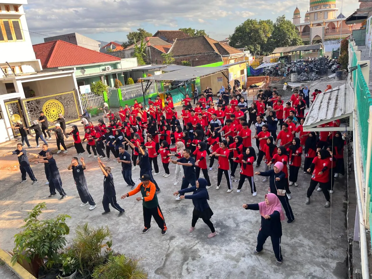 Penutupan PKKMB STIH Jenderal Sudirman Lumajang Berlangsung Meriah dan Penuh Kebersamaan