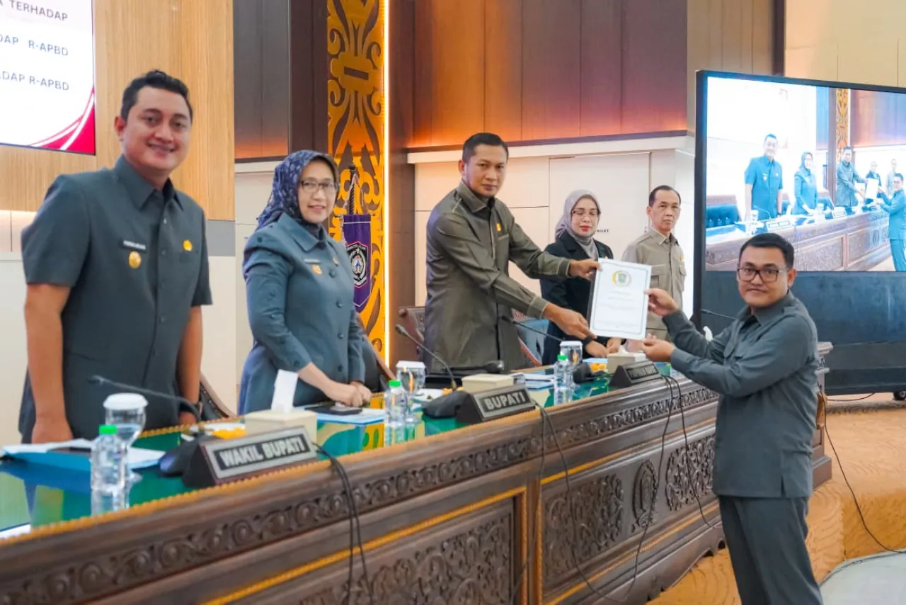 Badan Anggaran DPRD Lumajang Setujui Raperda APBD 2026 dan Siap Dibahas Lebih Lanjut