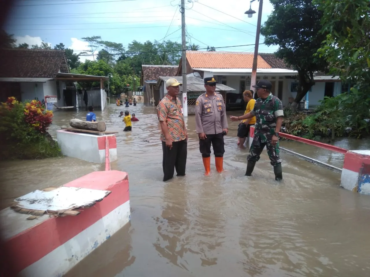 Hujan Deras Guyur Jatiroto, Air Menggenang di Desa Rojopolo