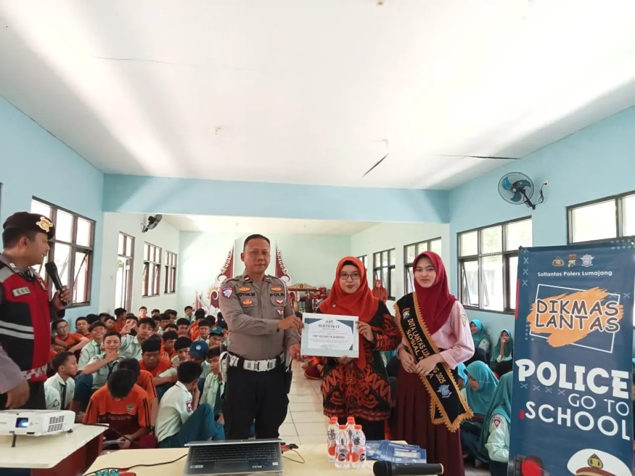Edukasi Keselamatan Berkendara, Satlantas Polres Lumajang Sambangi SMPN 1 Sukodono