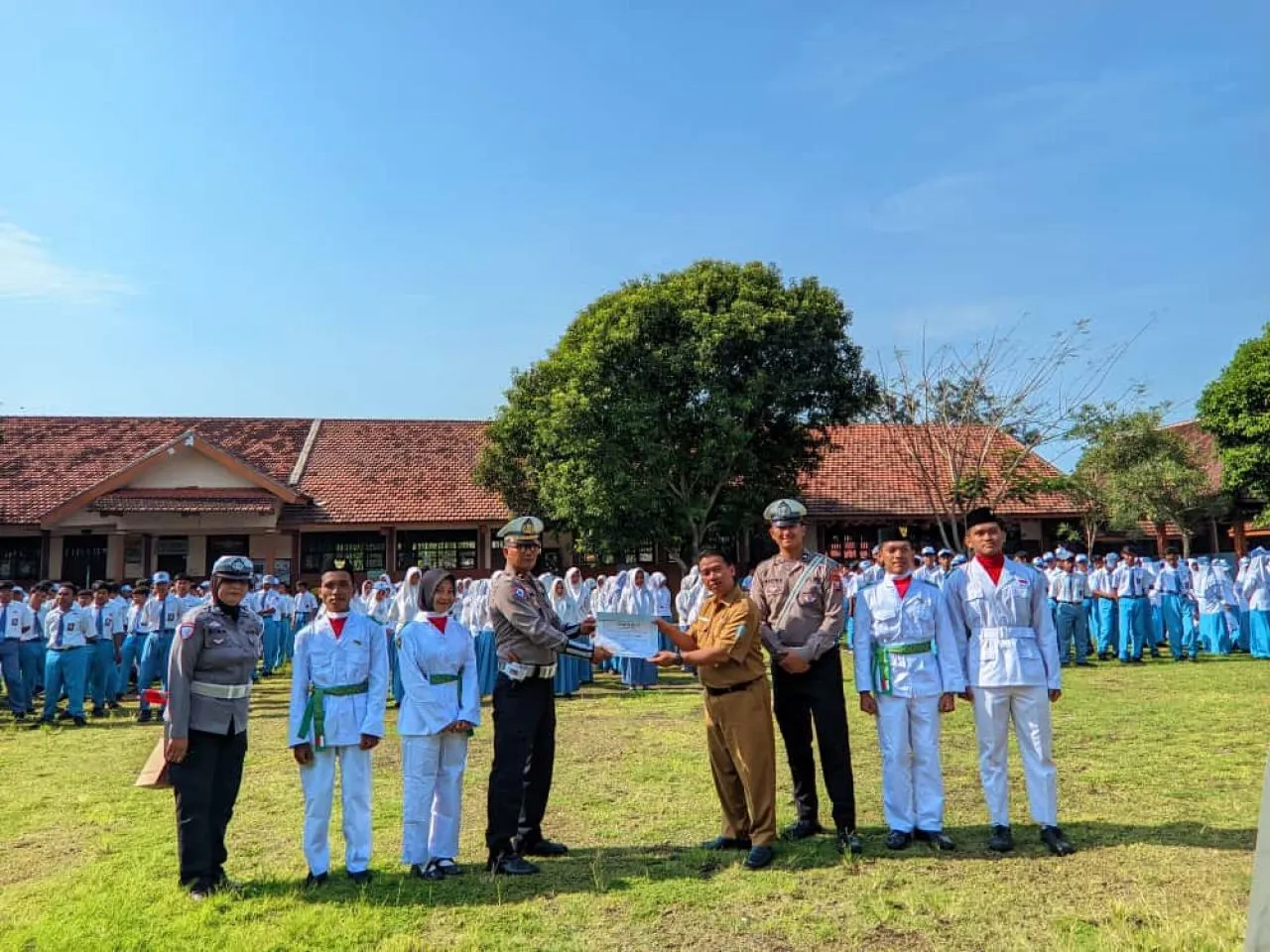 Polisi “Geruduk” SMAN 1 Kunir! Ajak Pelajar Jadi Pelopor Keselamatan Berlalu Lintas