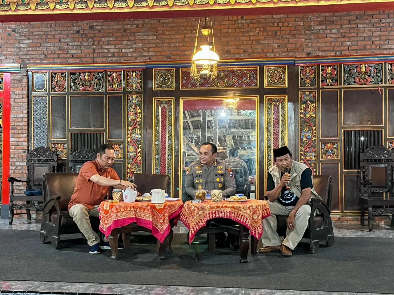 Kapolres Lumajang Ngopi Bareng Kepala Desa, Bahas Sinergi dan Keamanan Wilayah
