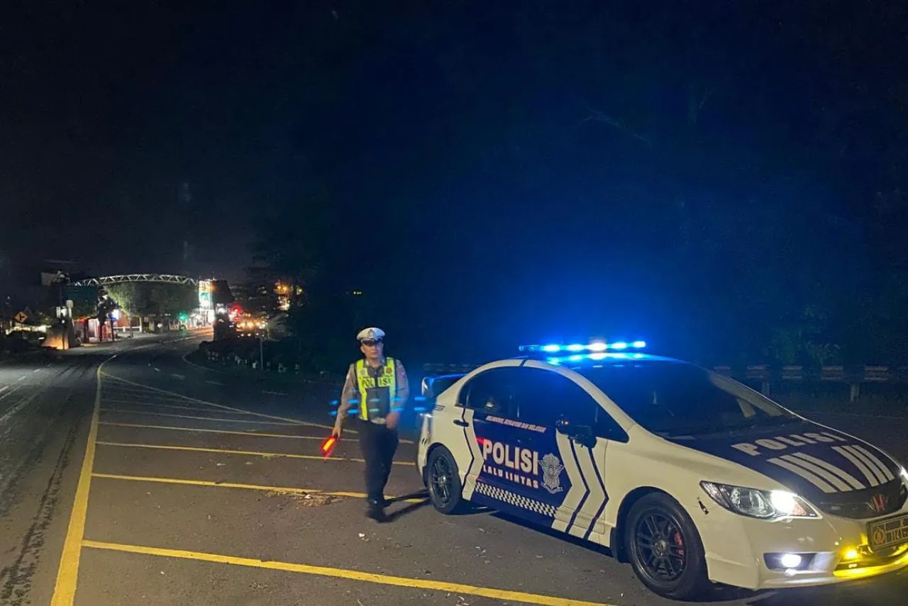 Satlantas Polres Lumajang Gelar Patroli Blue Light Antisipasi Balap Liar dan Knalpot Brong