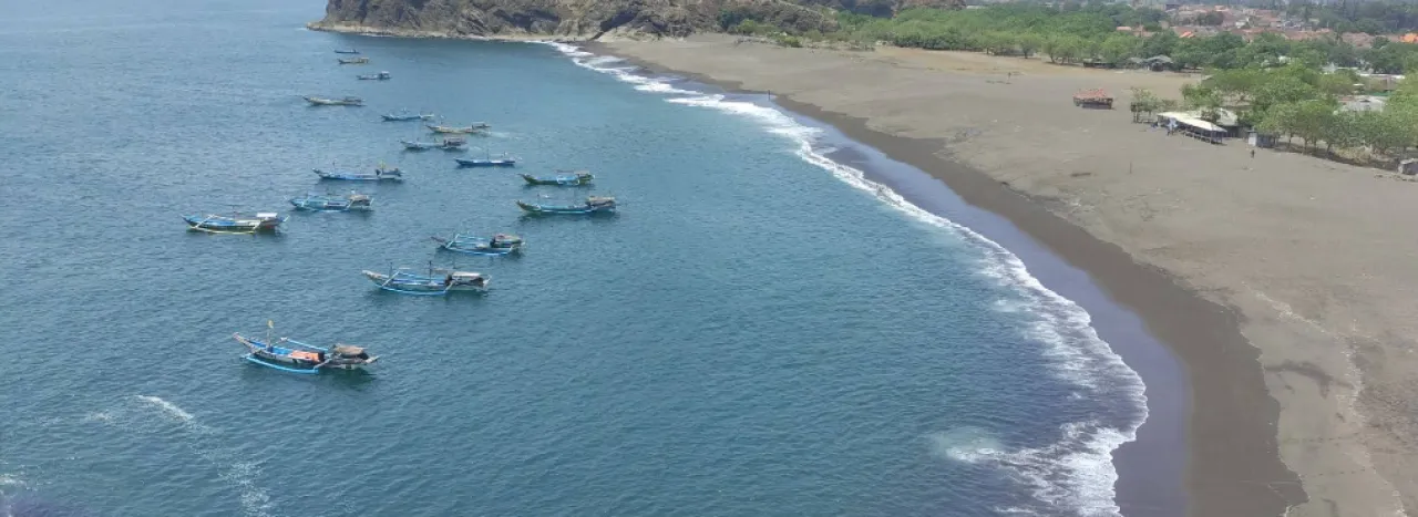 Pantai Payangan, Pesona Tiga Teluk di Jember