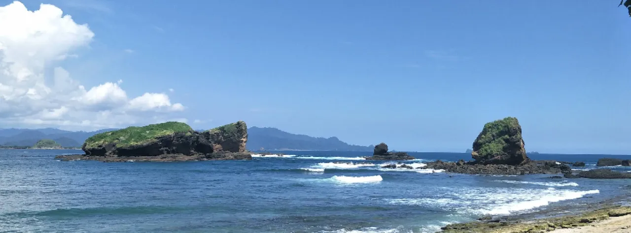 Pantai Watu Ulo, Legenda dan Keindahan Alam di Jember