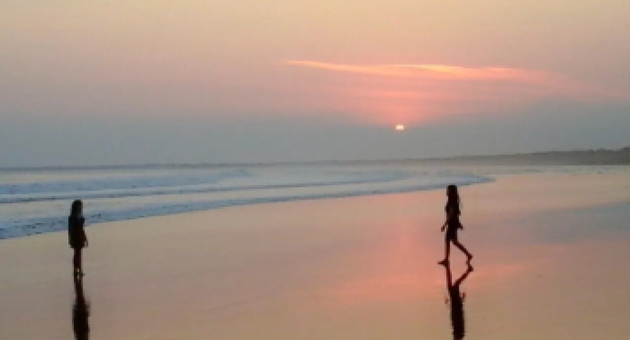 Pantai Pancer, Pesona Laut Selatan yang Menenangkan di Puger Jember