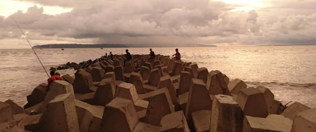 Pantai Puger, Pesona Laut Selatan yang Menyegarkan di Kabupaten Jember