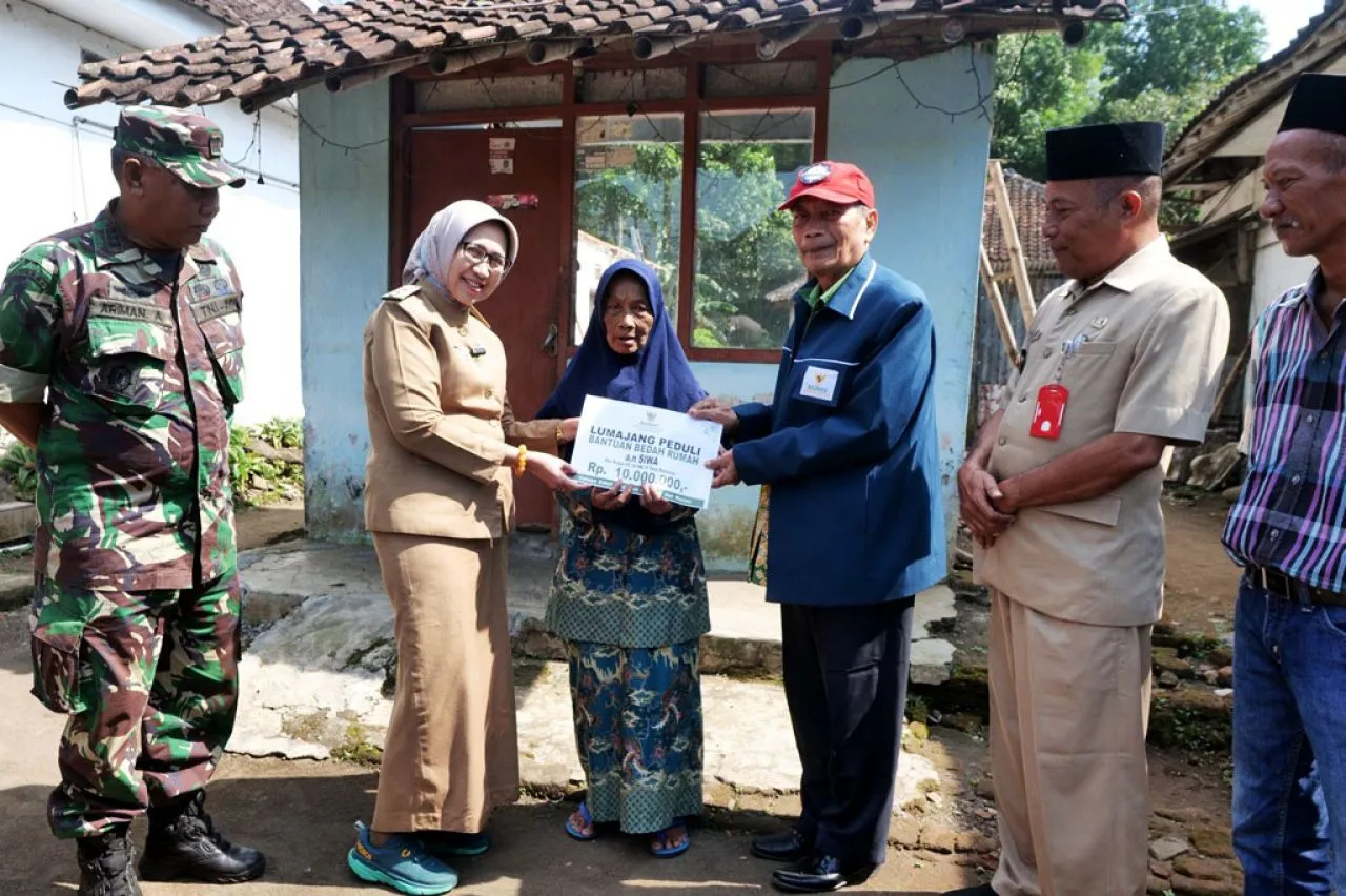 Bunda Indah dan Rumah Tua di Ujung Dusun: Menghidupkan Kembali Semangat Gotong Royong Lumajang