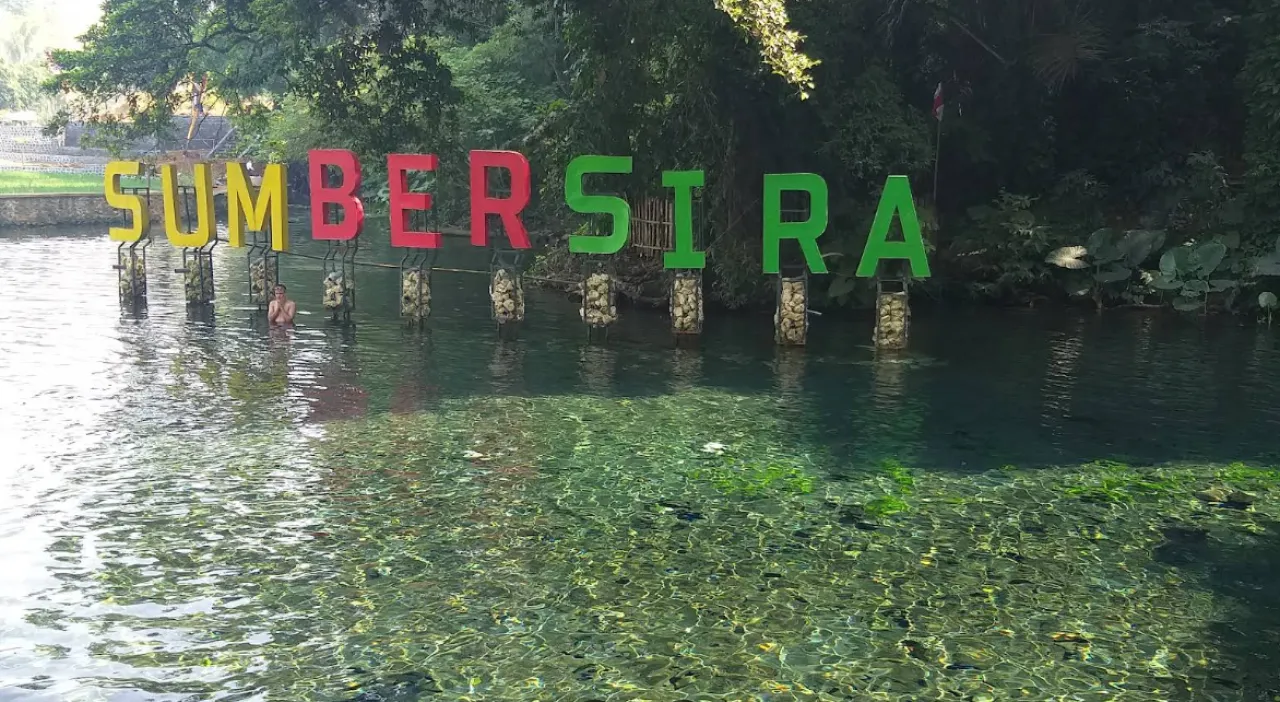 Segarnya Wisata Sumber Sira, Surga Bawah Air di Malang