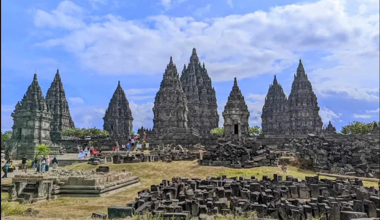 Pesona Megah Candi Prambanan Yogyakarta, Keajaiban Arsitektur di Tanah Jawa
