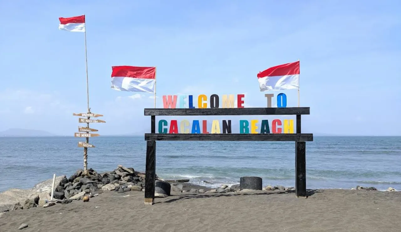 Menyapa Keindahan Alam di Panorama Pantai Cacalan Banyuwangi