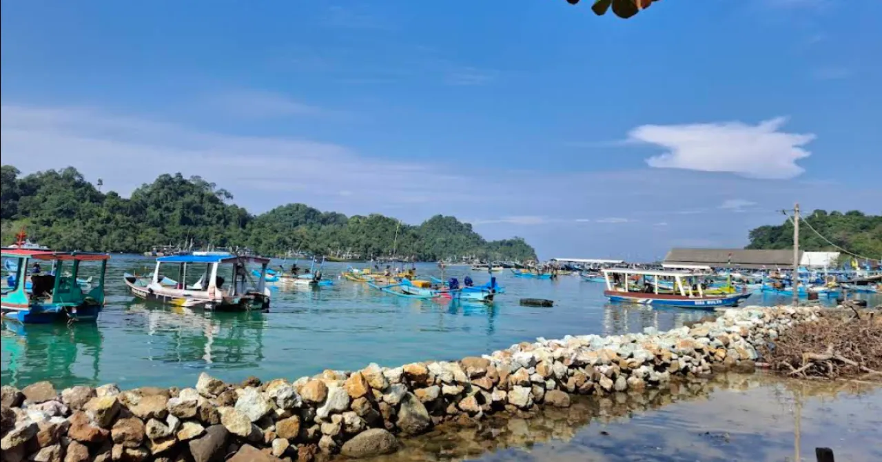 Pesona Pantai Sendang Biru, Surga Bahari di Selatan Malang