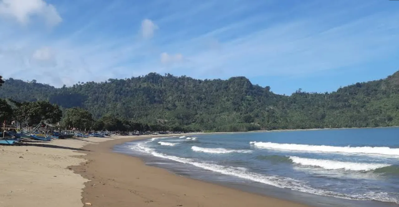 Menikmati Pesona Alam Pantai Sipelot, Keindahan Eksotis di Ujung Selatan Malang