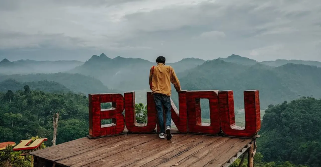Menikmati Keindahan Alam dari Ketinggian Puncak Bundu Malang