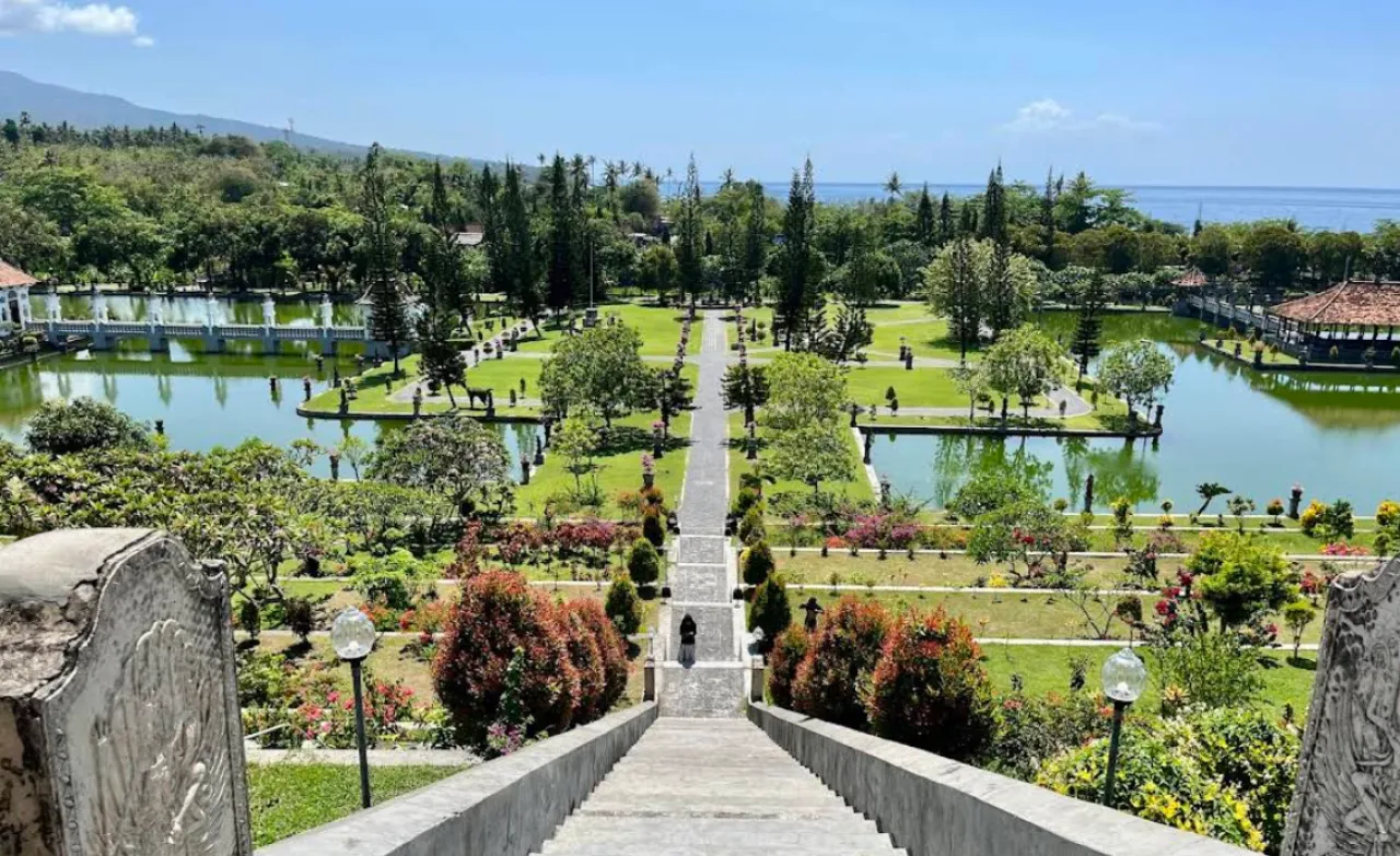 Pesona Romantis Taman Ujung, Permata Air Bersejarah di Timur Bali