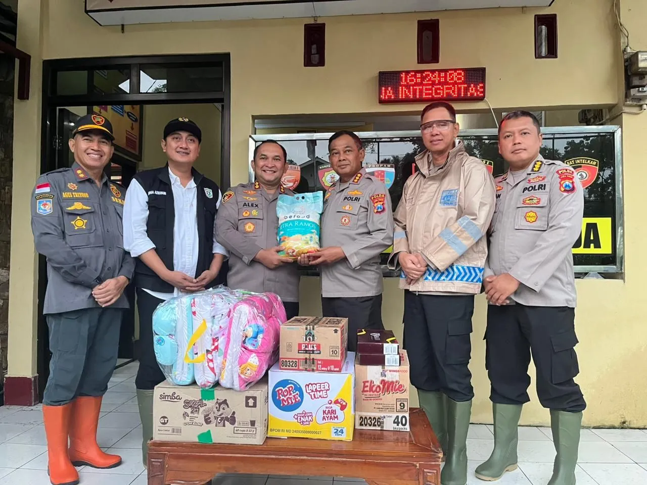 Kebutuhan Pengungsi Tercukupi, Donasi Diarahkan ke Posko Resmi