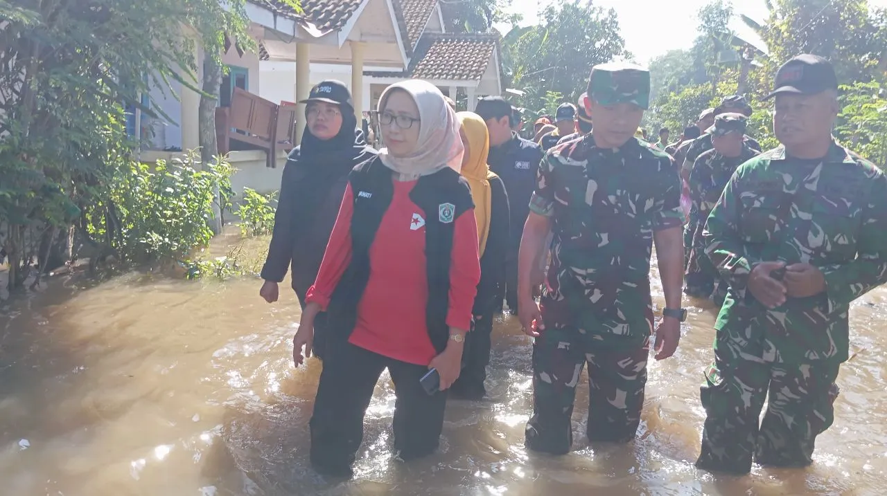 Bunda Indah Terobos Genangan! 776 KK di Sidorejo Terendam Banjir Dua Hari Berturut-turut