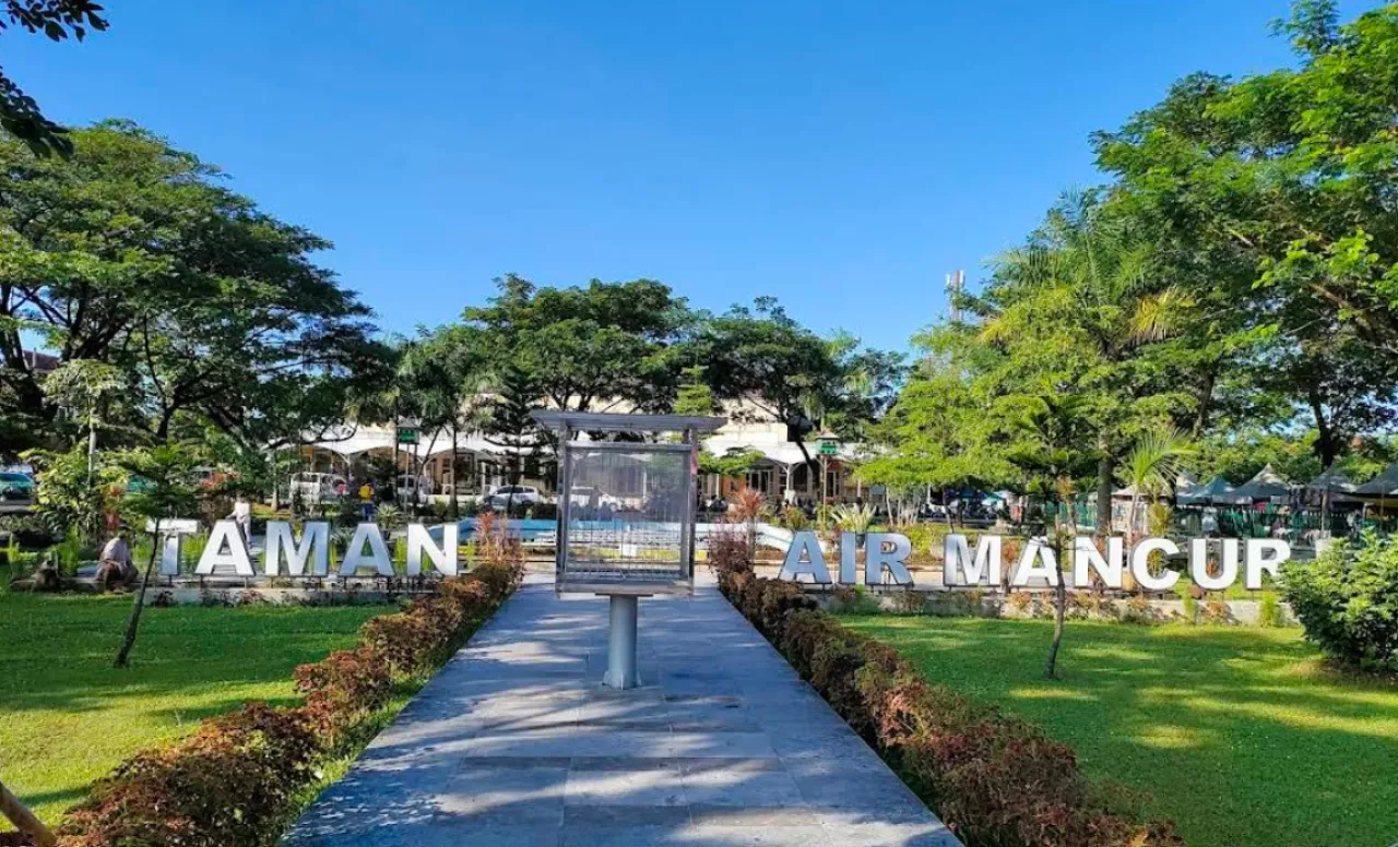Alun-Alun Karanganyar, Ruang Publik Favorit Warga dengan Suasana Ramai dan Nyaman