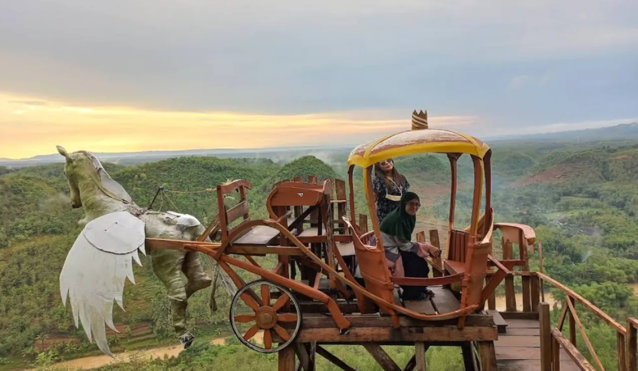 Bukit Panguk Kediwung, Spot Negeri di Atas Awan yang Menawan di Bantul Yogyakarta