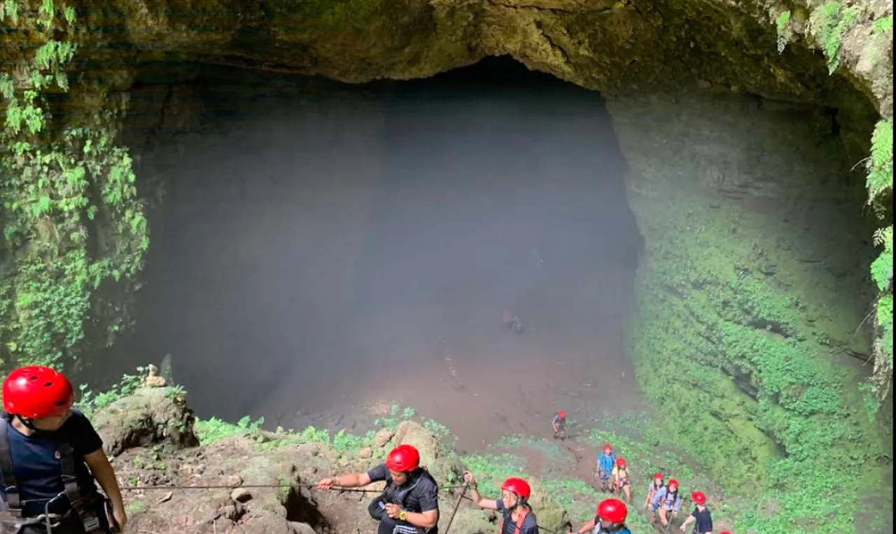 Menyusuri Cahaya Surga di Goa Jomblang Yogyakarta, Pesona Alam Tersembunyi Gunungkidul