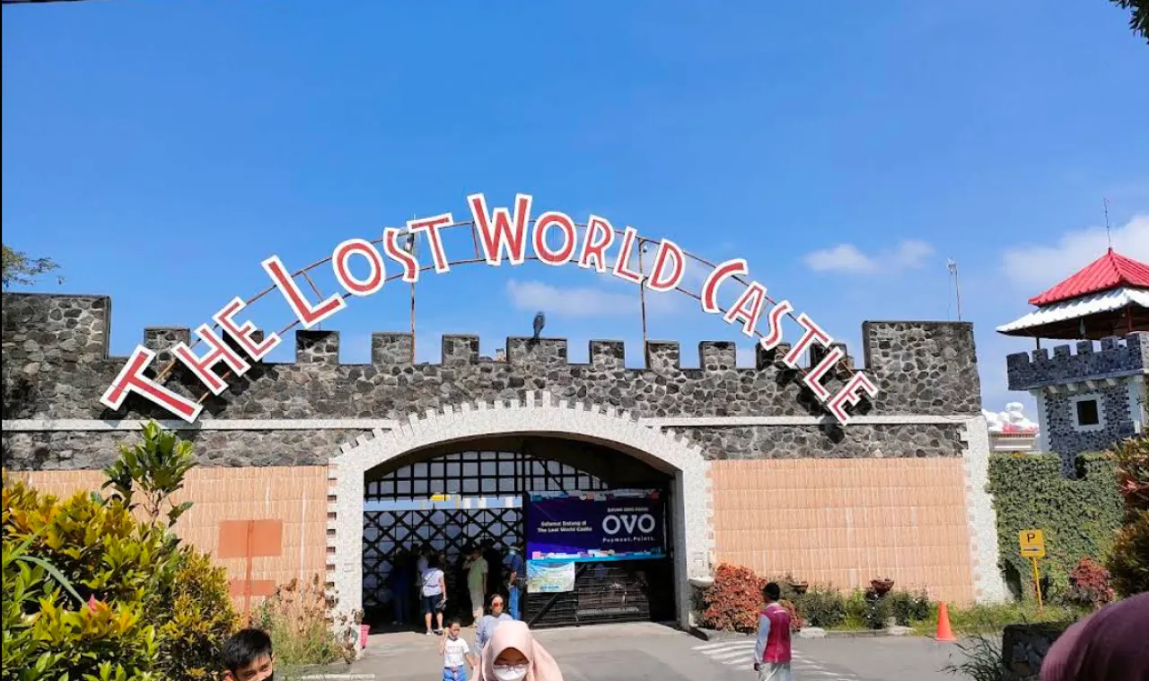 The Lost World Castle Sleman Yogyakarta, Wisata Unik Berlatar Merapi yang Memikat Pengunjung
