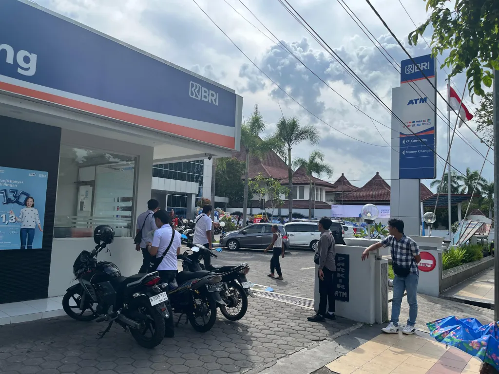 Satgas Gakkum Polres Lumajang Patroli Obyek Vital Bank BRI, Antisipasi Gangguan Kamtibmas Nataru