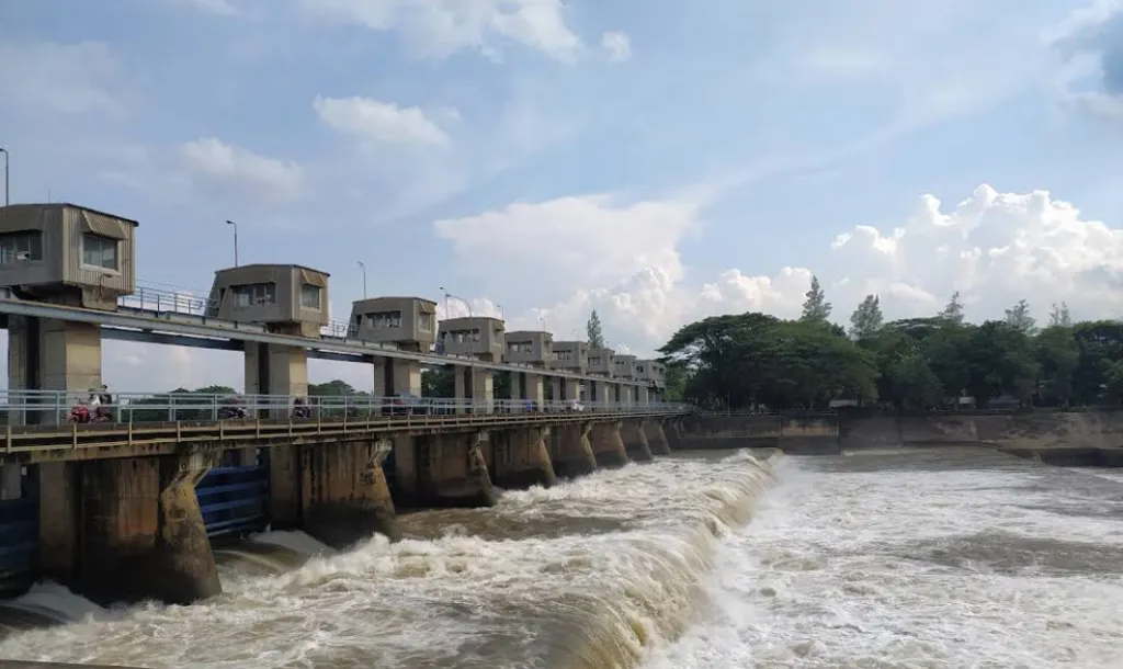 Bendung Gerak Waru Turi, Destinasi Wisata Edukasi Air di Kediri
