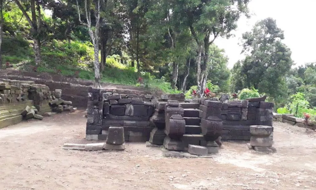 Candi Gambar Wetan, Jejak Sejarah Klasik di Lereng Gunung Kelud Blitar