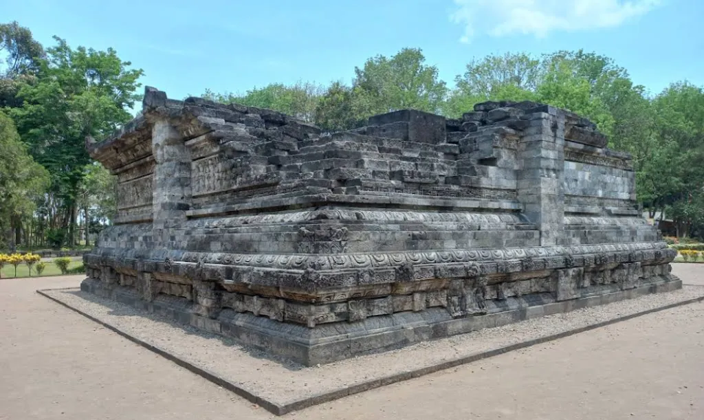 Wisata Candi Tegowangi yang sering dikunjungi wisatawan wisata sejarah dan edukasi, mengenal lebih dekat peninggalan Kerajaan Majapahit, serta wisata budaya dan religi (Gmap/cherry zoya)