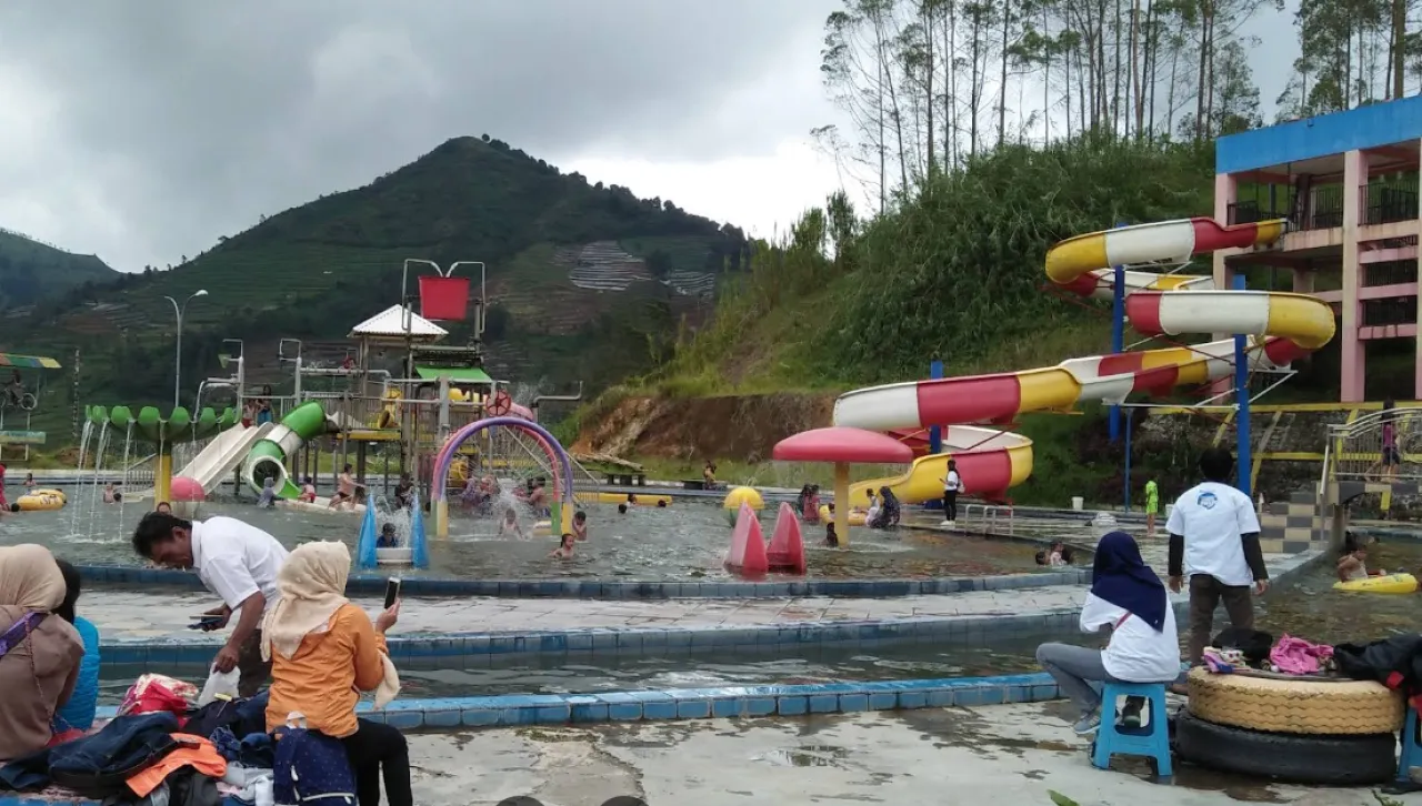 D’Qiano Hot Spring, Pemandian Air Panas di Kaki Gunung Dieng yang Dirindukan Wisatawan Banjarnegara